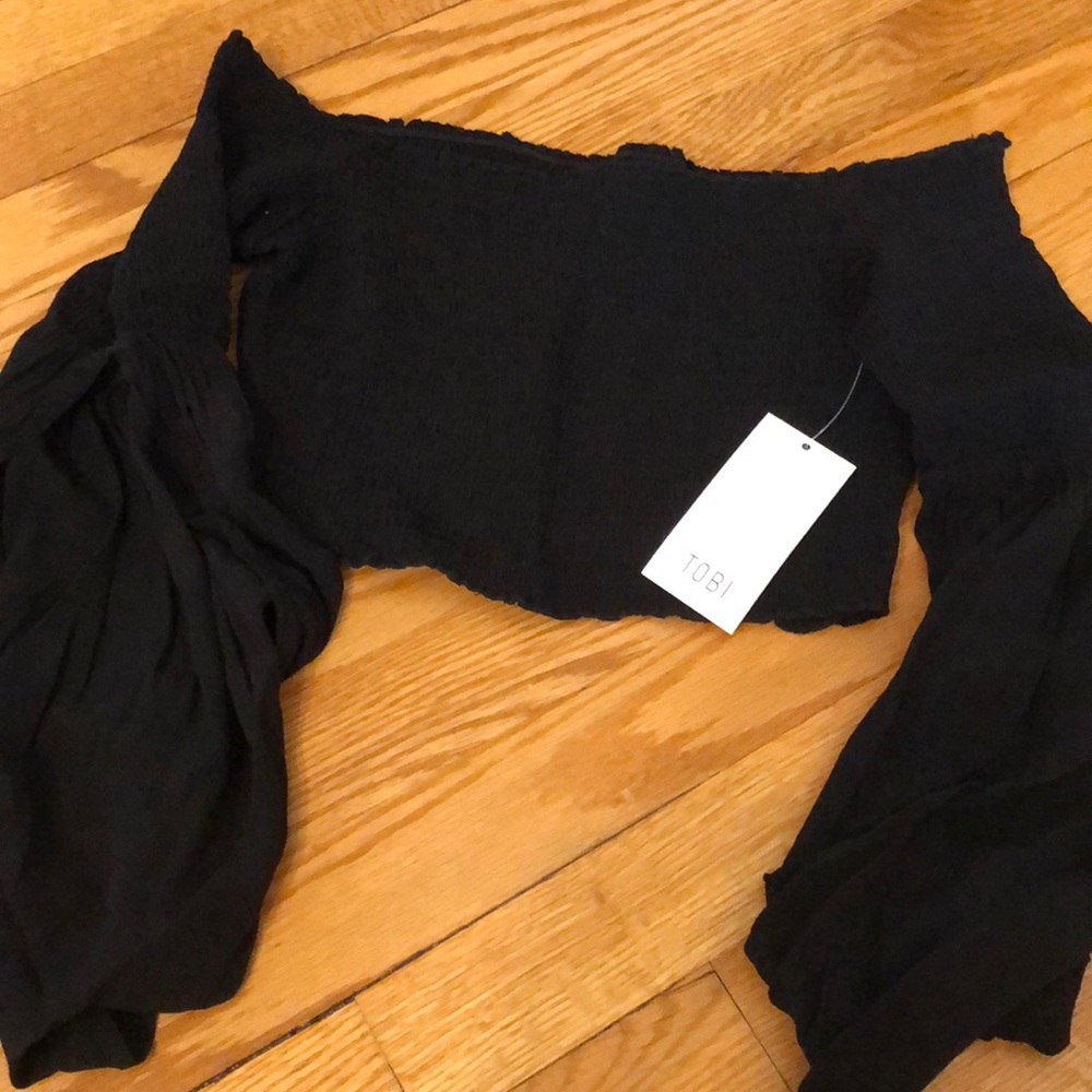 Black crop top!